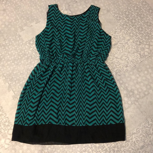 Black & Teal Chevron Dress - Picture 4 of 4
